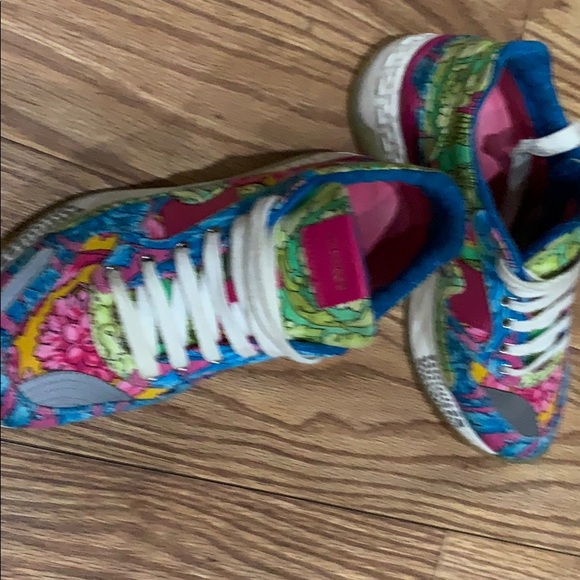 versace gym shoes